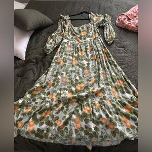 Reformation Midi Dress 🍊 Perfect for any occasion